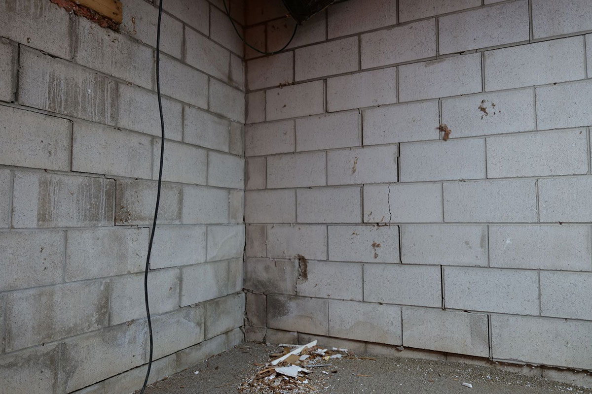 basement foundation walls cracked